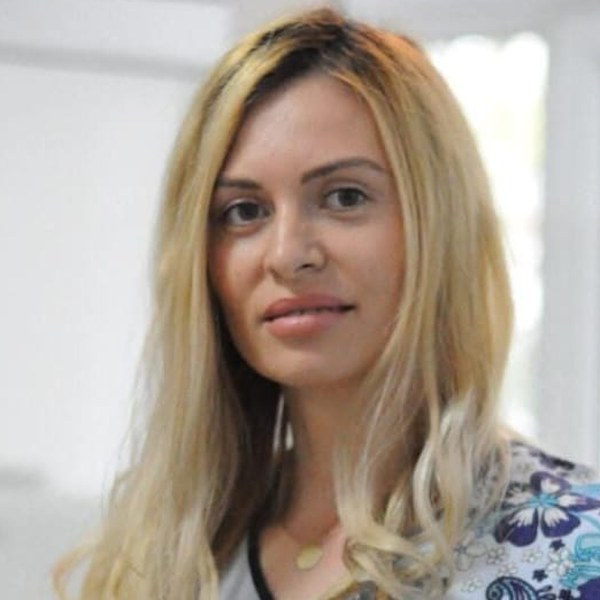 Dr. Adina Popa